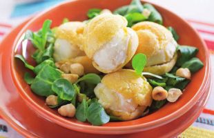 Chèvre cream puffs with Valerian salad and nuts