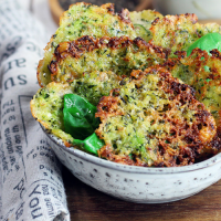 Chips di zucchine e parmigiano