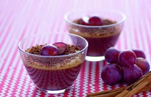 Double Cream with Grapes and Apples with Cinnamon