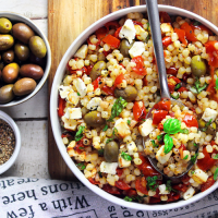 Fregola con pomodorini, feta, basilico e menta