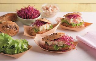 Seeds bun with cannellini, lettuce and beet sprouts patè