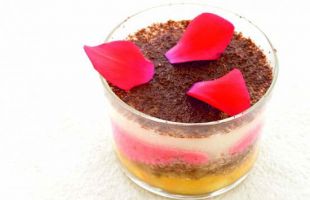 Tiramisù with Pears and Dark Chocolate, Rose Flavored