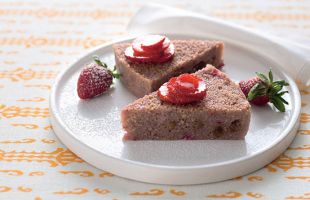 Cous Cous Cake with Strawberries